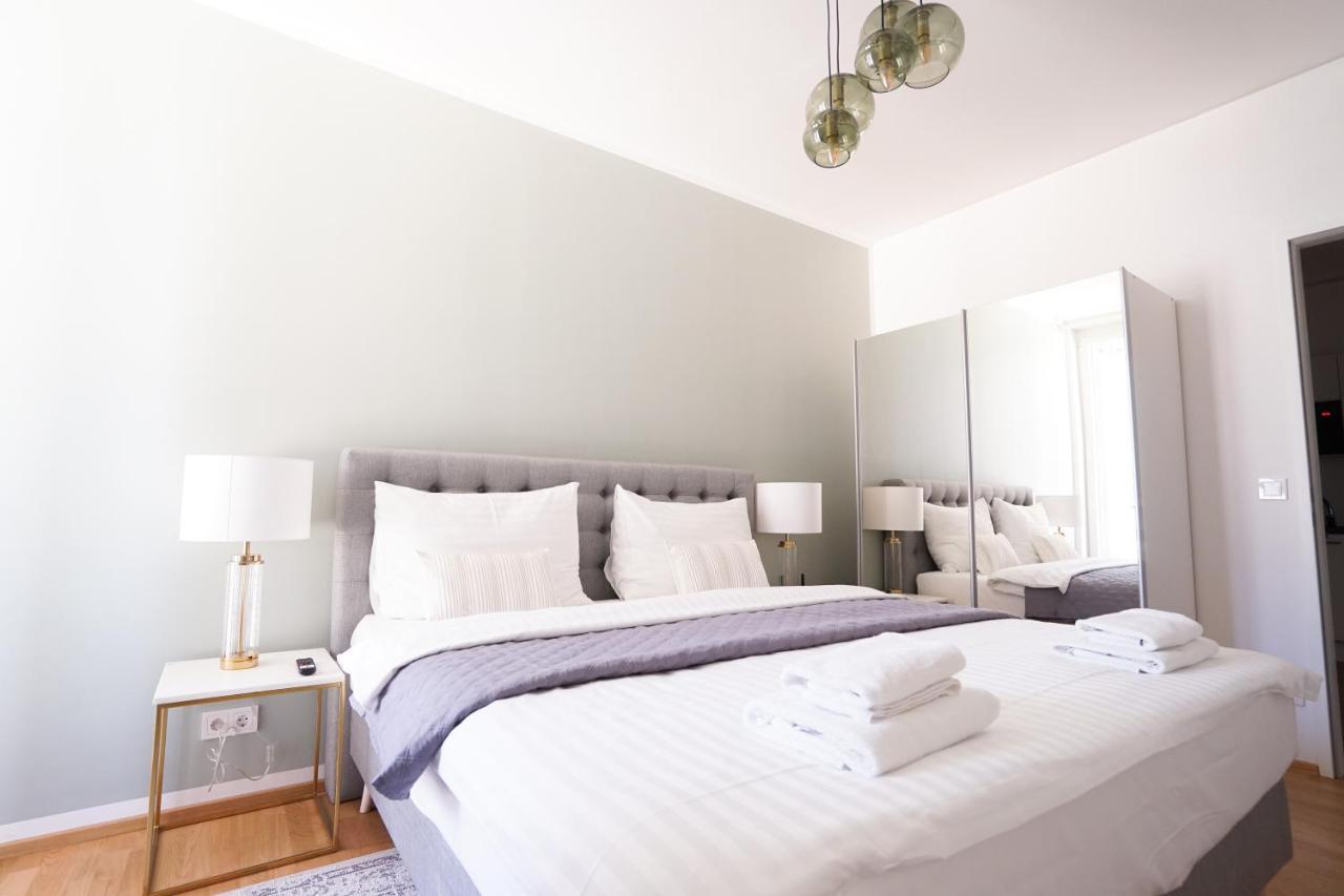 Exclusive 2-Bedroom Condo With Pool & Balcony Відень Екстер'єр фото