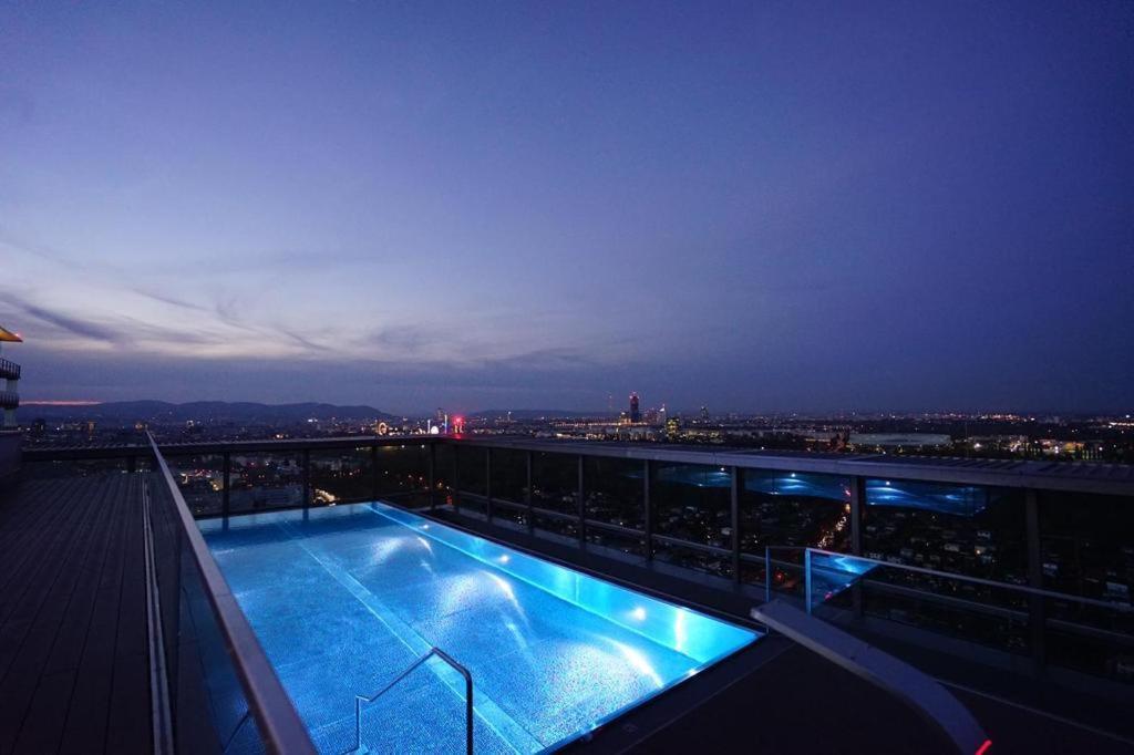 Exclusive 2-Bedroom Condo With Pool & Balcony Відень Екстер'єр фото